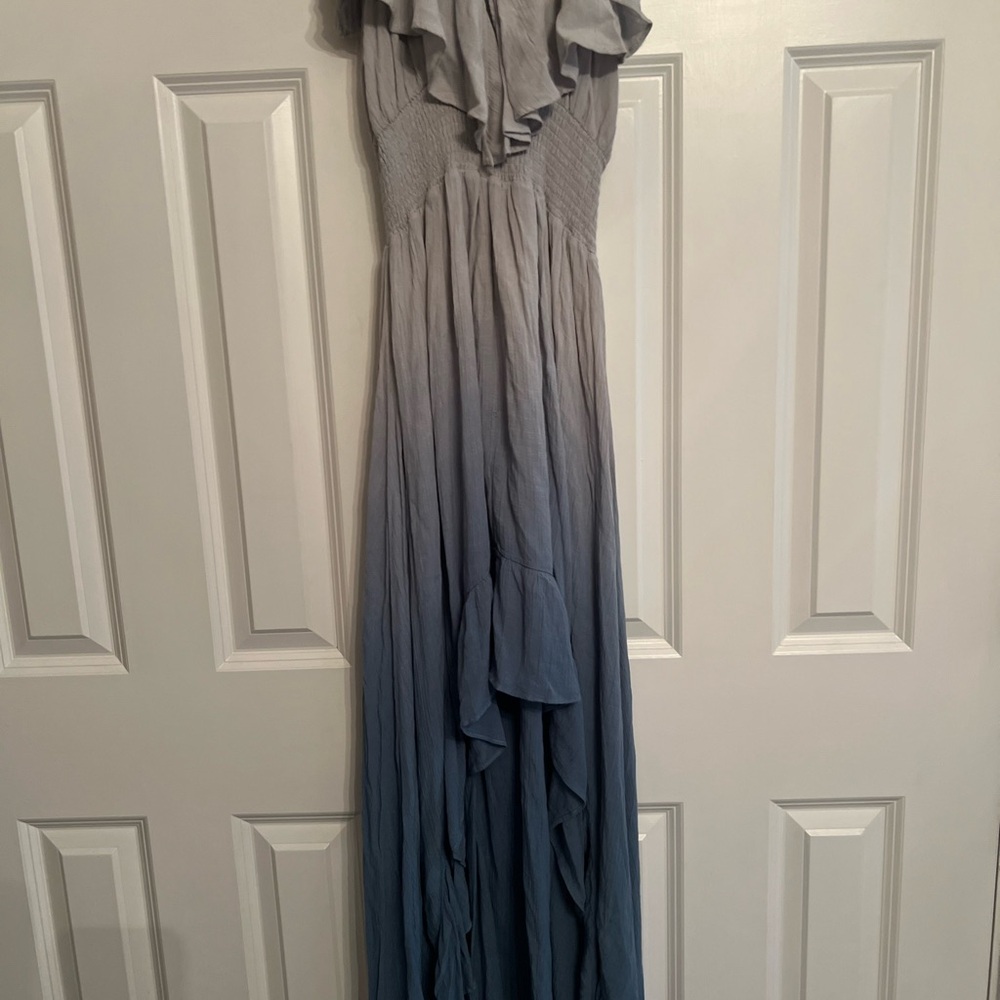 Beautiful dress - Picture 3 of 5